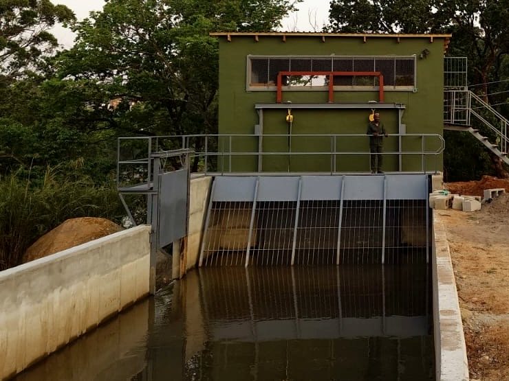 Run-of-river hydropower intake structure